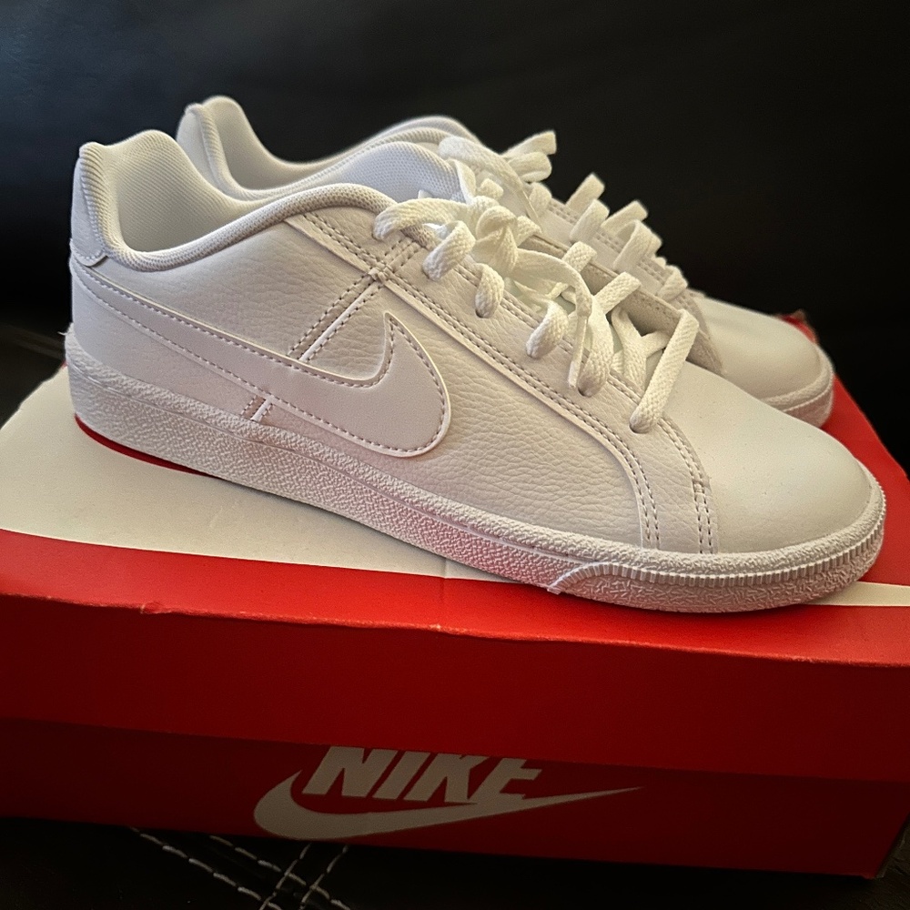 Nike Court Royal (GS) NWT
